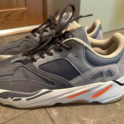 Yeezy Boost 700 Wave Runner 46 2/3