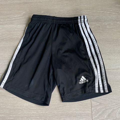 Adidas fotballshorts 2 stykker