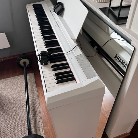 Yamaha P-115 digitalt piano hvitt