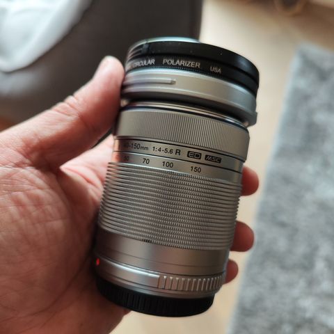 Olympus 40-150mm f/4-5.6 i sølv – Pent brukt til en god pris!