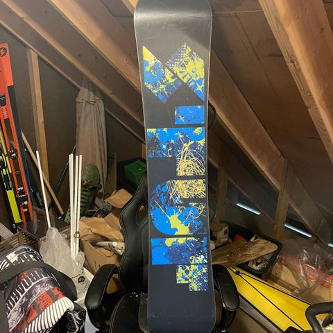 Snowboard 170cm og sko 44