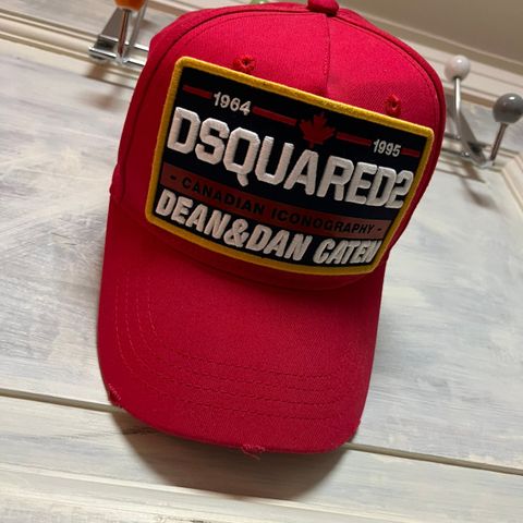 Dsquared caps