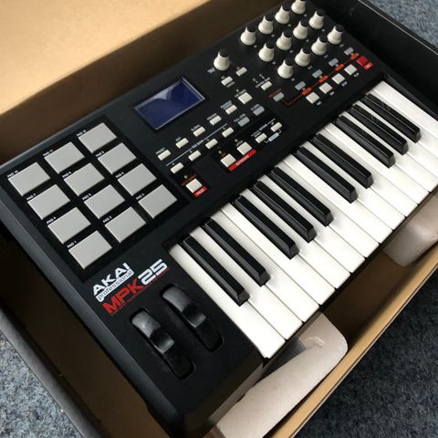 Akai MPK25