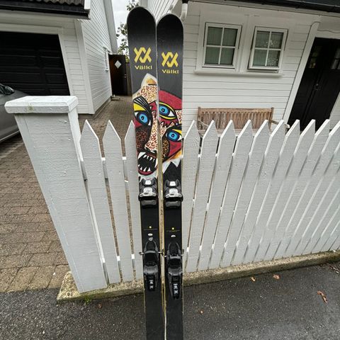 Volkl ski med Marker Squire - ødelagte ski med gode bindinger