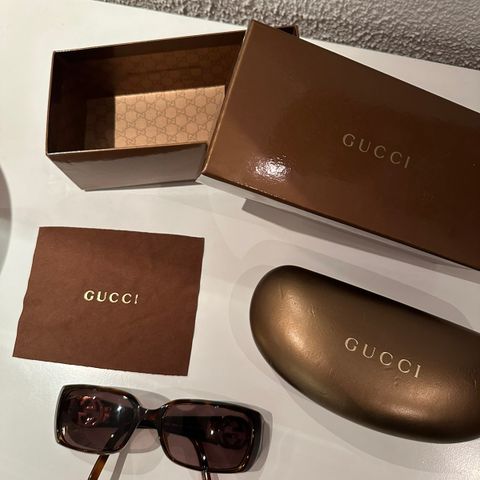 Gucci solbriller selges