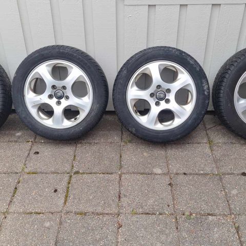 4 stk. piggfri vinterdekk med felg selges samlet for kr. 1380,- dim. 205/55R16