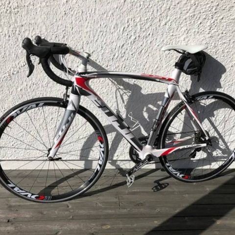 Fuji SST 2.0 fullcarbon landeveissykkel