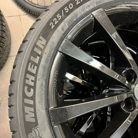 Nye Michelin Pilot Sport sommerdekk 225/50-18