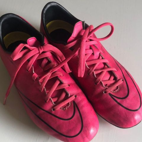 Nike fotballsko for bar barn str. 33.5