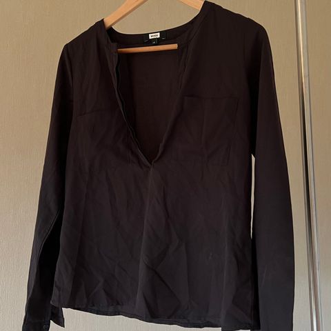 Svart bluse fra Bikbok