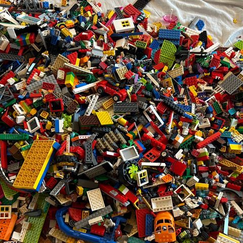 OPPDATERT - Masse lego selges billig - ca 19 kilo