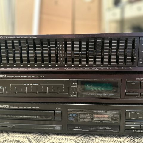 Kenwood graphic equlizer, Stero syntheszier , compact disc player.