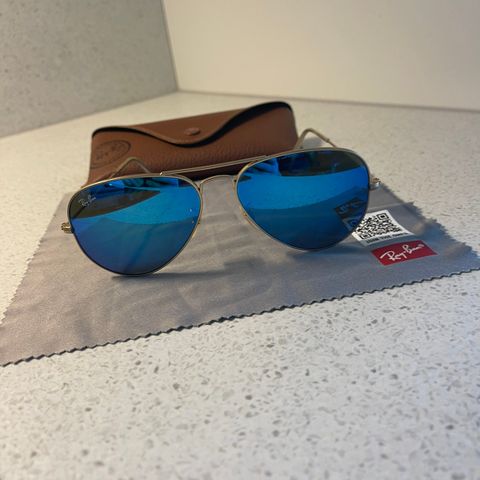 Ray ban solbriller aviator to par se bilder selges rimelig