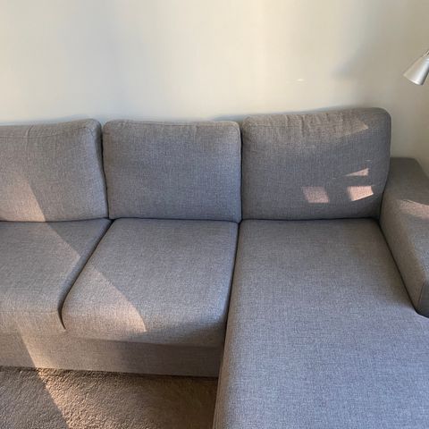 Sofa grå farge