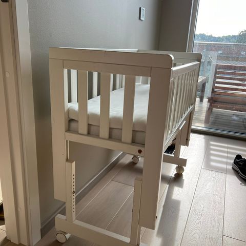 Side crib bed