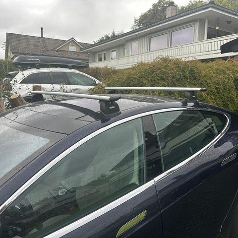 Thule Wingbar Evo (brukt på Model S)