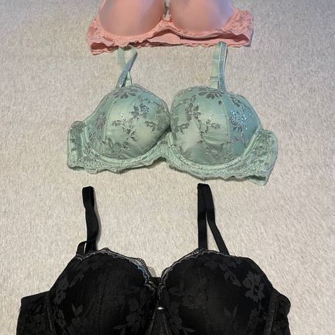 Victoria secret Bh’er 36c/80c 200kr pr stk.eller 550kr for alle tre.