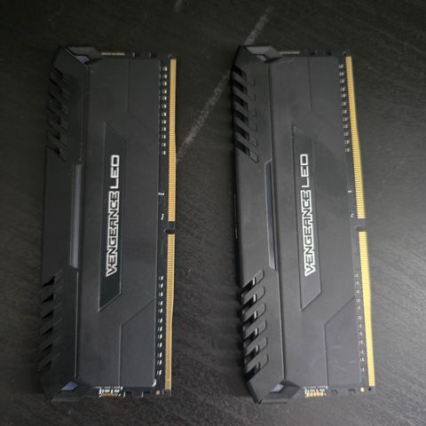 Corsair Vengeance LED DDR4 16GB (2666mhz)