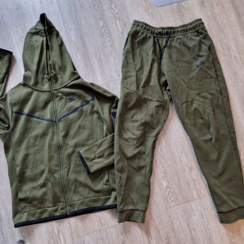 Nike Tech Fleece track suit, 158-170