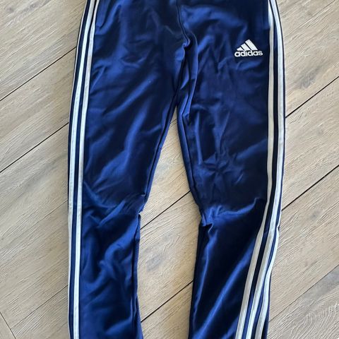 Adidas bukse Str 164 (13-14 år)