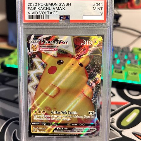 Pikachu VMAX #44 Pokemon Vivid Voltage PSA 9