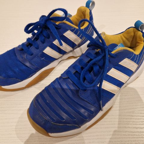 Hallsko Adidas str 38