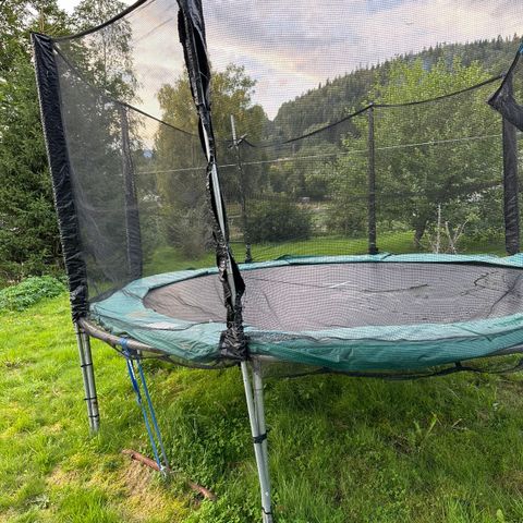 Pent brukt trampoline gies bort!