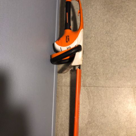 Fin elektrisk Stihl hekksaks.