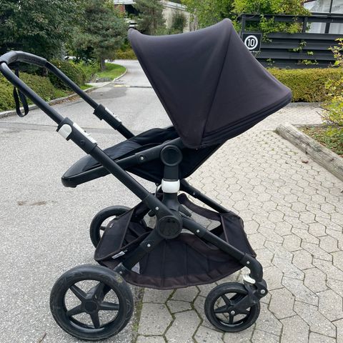 RESERVERT UT TIRSDAG: Bugaboo Fox fra 2020 svart