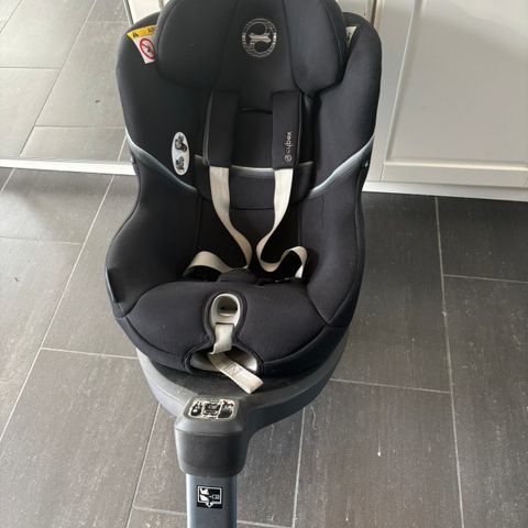 Cybex sirona s i-size med to trekk selges.