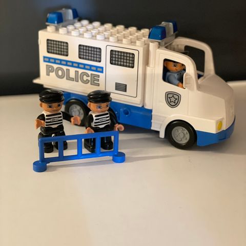 DUPLO Lego Politibil, og tyver