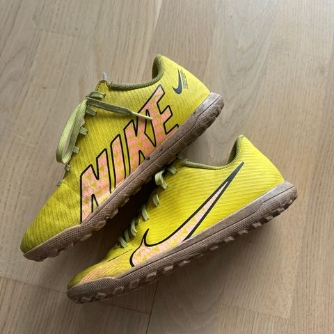 Nike fotballsko str 36.5