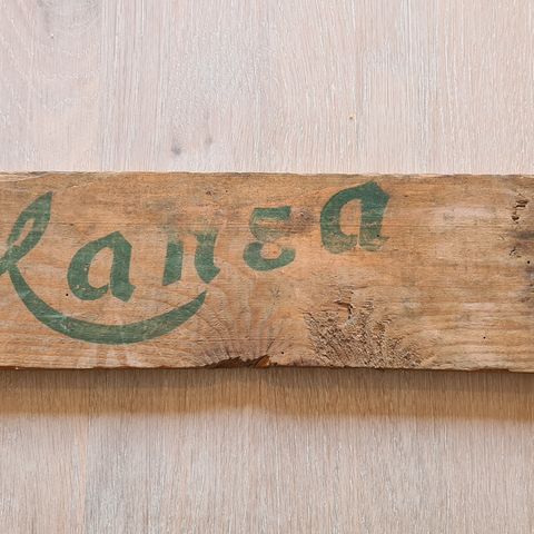 Hansa-logo på gammel bryggerikasse