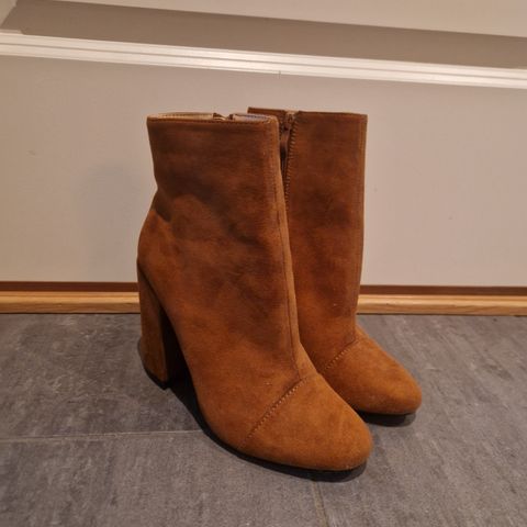 Helt nye boots - wide fit - 9 cm hæl