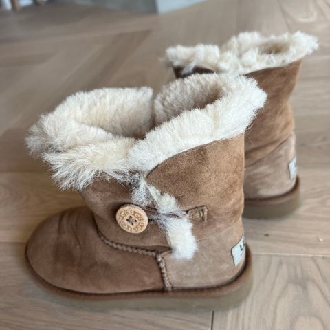 Pent brukte Uggs i str 30