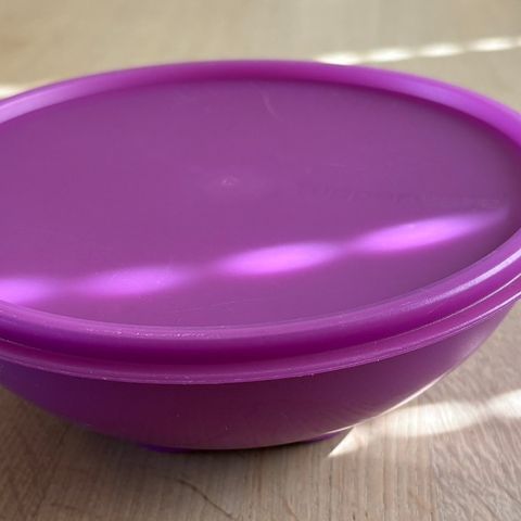 Tupperware skål med lokk