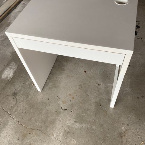 Ikea skrivebord selges