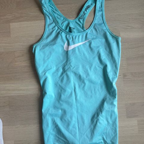 Nike topp