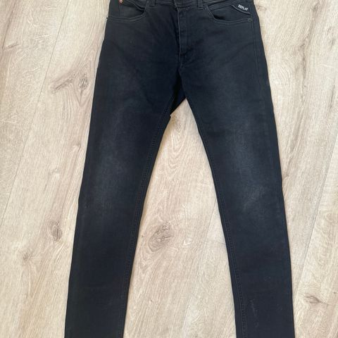 Replay hyperflex superslim jeans i svart farge.