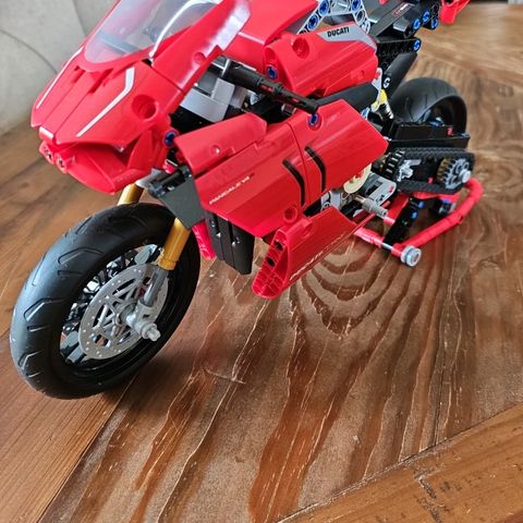 Lego Technic 42107 Ducati Panigale v4 R