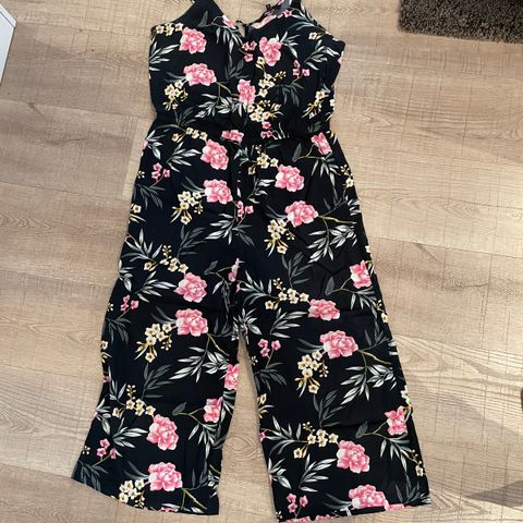 Blomstret buksedress