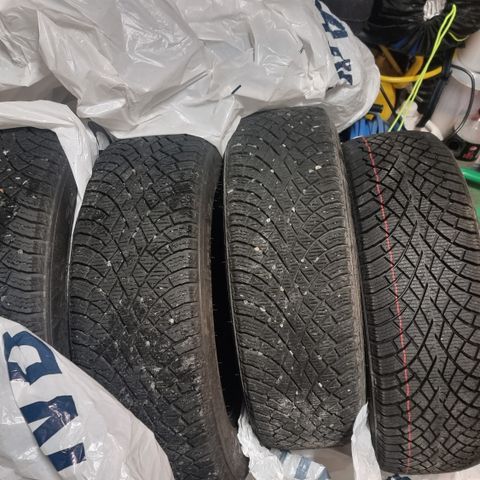 Nokian hakkapeliitta r5 185/65-15 piggfrie dekk.