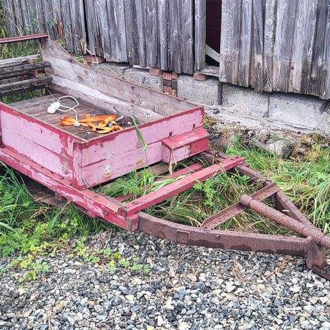 Gammel liten gjødselhenger