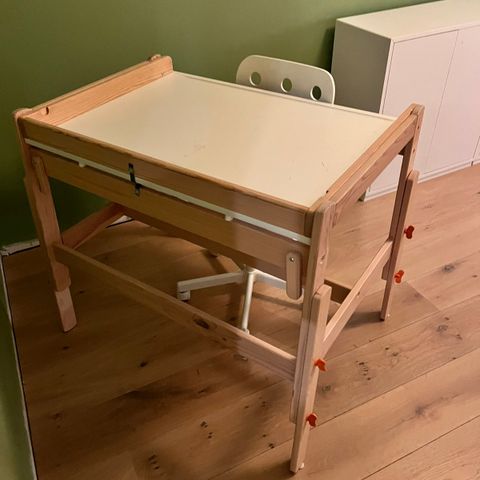 Billig! IKEA FLISAT skrivebord barn