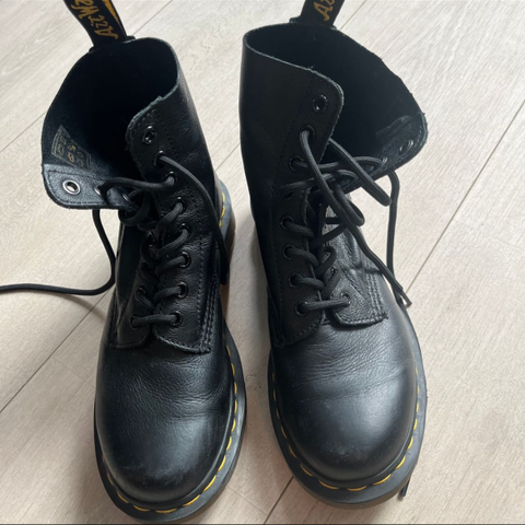 Dr Martens Pascal boots