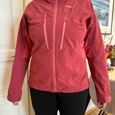 Bergans softshell jakke w selges