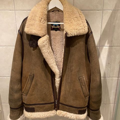 Lite brukt Cooper Shearling skinn jakke i str. M-L.  5500kr.