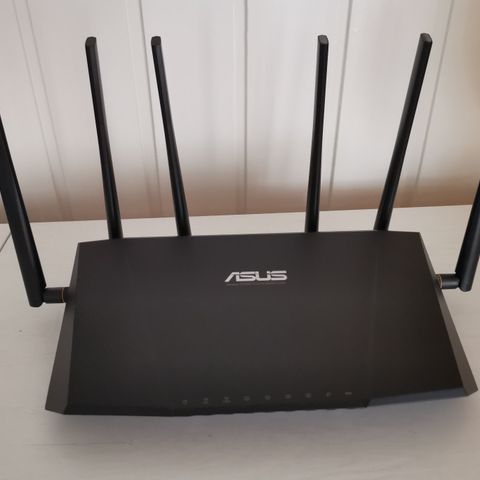 Kraftig Asus AC3200 router