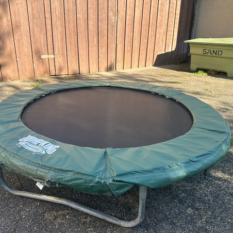 Jumping trampoline - gis bort mot henting