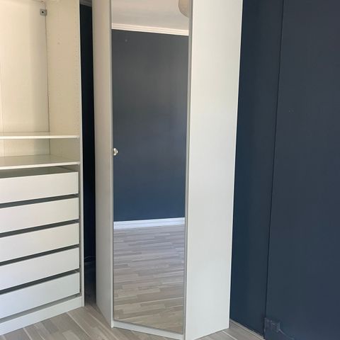 Hjørneskap / garderobe / skap